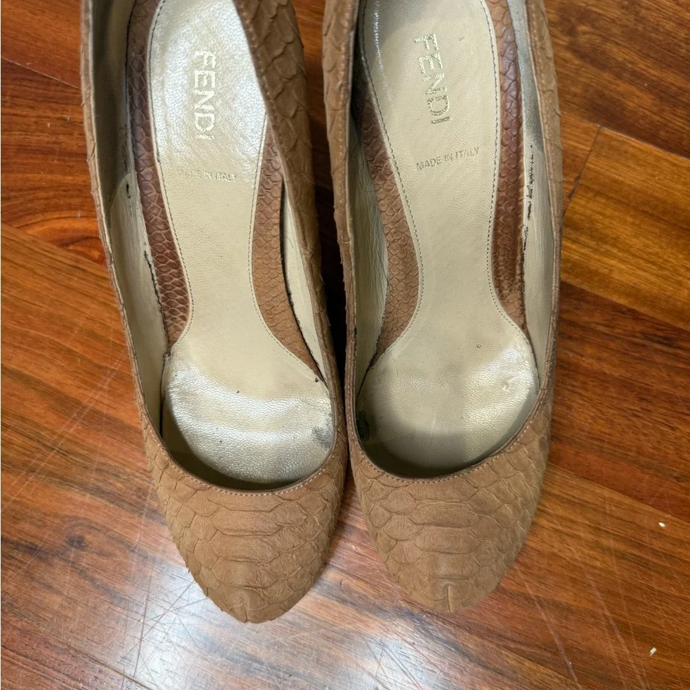 Fendi Brown Textured Heels - Picture 8 of 16